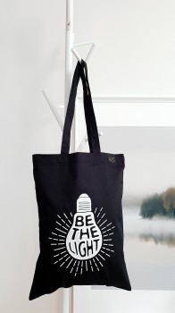 Medžiaginis maišelis - Būk šviesa / Juodas / Ilgos rankenos - Nešu.lt
